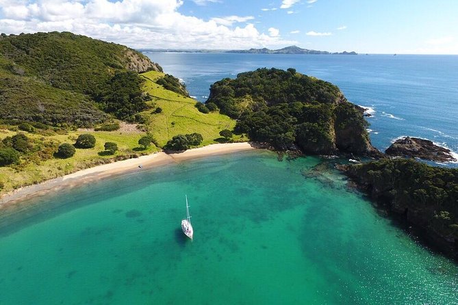 Full-Day Bay of Islands Tour by Vigilant Yacht Charters - Setting sail from Russell at 10:00 am