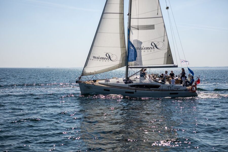 Gdańsk: Motlawa and Port yacht cruise with Welcome Drink - Practical timing and seasonal advice