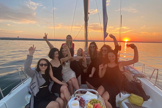 Gdańsk: Motlawa and Port yacht cruise with Welcome Drink - What the $26 price gives you
