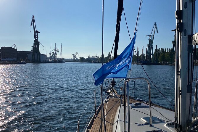 Gdańsk: Motlawa and Port yacht cruise with Welcome Drink - Finding the quay beside Oria Magic House