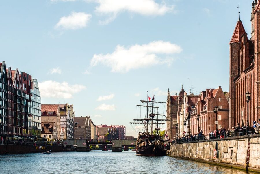 Gdańsk: Motlawa River Yacht Cruise - The Green Bridge and Old Motława