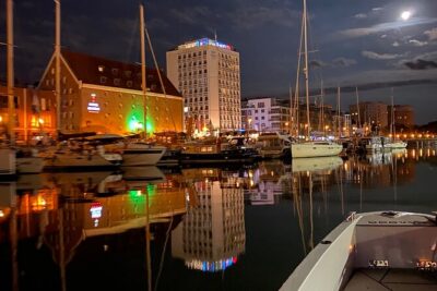 Scenic Evening Yacht Cruise with Welcome Drink