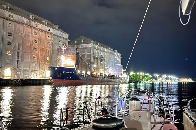 Gdansk: Scenic Evening Yacht Cruise with Welcome Drink - Where Solidarity was born