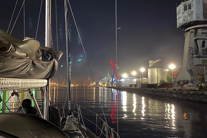Gdansk: Scenic Evening Yacht Cruise with Welcome Drink - Remontowa Shipyard, Wisłoujście, and Westerplatte