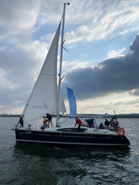 Gdansk: Scenic Evening Yacht Cruise with Welcome Drink - The mouth of the port and the Bay of Gdańsk