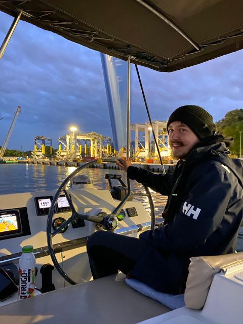 Gdansk: Scenic Evening Yacht Cruise with Welcome Drink - How good is the guiding?