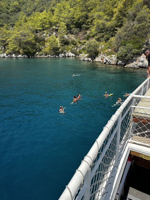 Gocek: Yacht Trip and 12 Island Full-Day Tour with Lunch - Hamam Bay: lunch beside the ruins