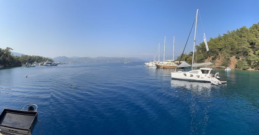 Gocek: Yacht Trip and 12 Island Full-Day Tour with Lunch - Aquarium Bay: turquoise water and a final swim