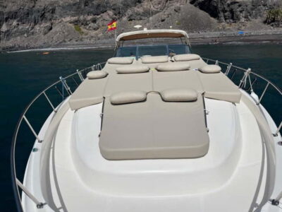 Shared yacht trip with drinks, lunch, and snorkeling