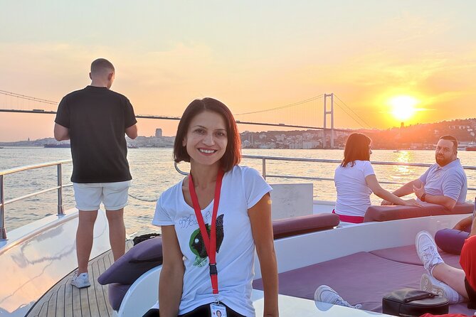 Guided Bosphorus Sunset Cruise on Luxurious Yacht - Small Group Cruise - Rumeli Hisarı at the Narrowest Point
