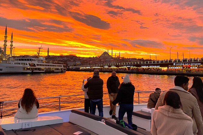 Guided Bosphorus Sunset Cruise on Luxurious Yacht - Small Group Cruise - Beylerbeyi Palace and Küçüksu Summer Palace