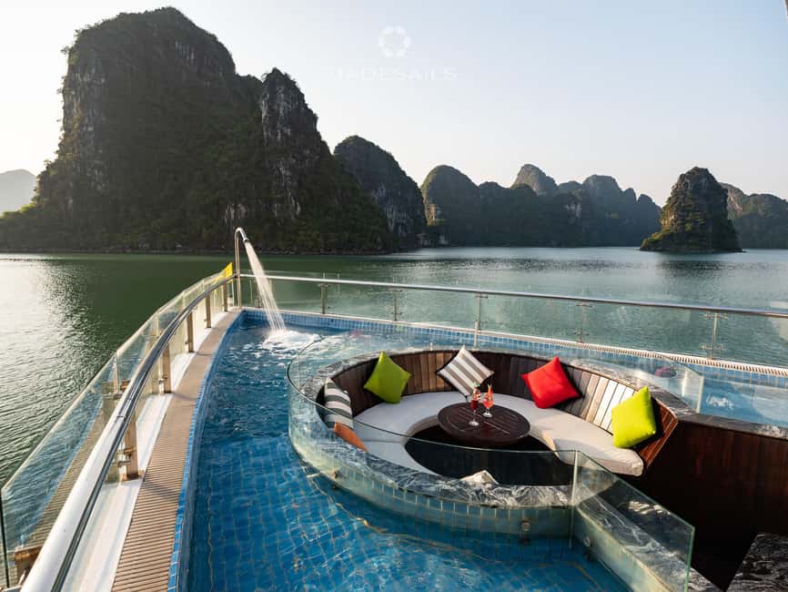 Ha Long–Lan Ha Luxury Yacht Day Cruise from Hanoi - Seafood buffet with Vietnamese and Western choices