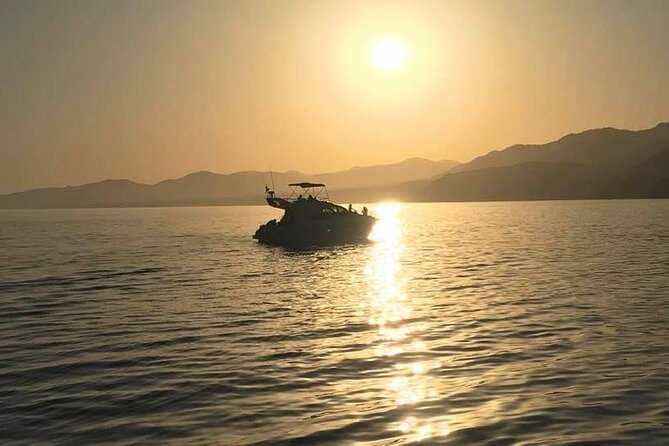 Half-Day Luxury Motor Yacht Cruise in Granada - Who will enjoy the small-group format