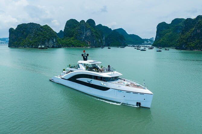 Halong Bay Day Trip Explore Caves, Kayak & Lunch by Saquila Yacht - What makes this Ha Long Bay trip worth a look