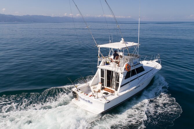 Hatteras 42-44' Classic Yachts in Puerto & Nuevo Vallarta - Crew service can shape the whole outing