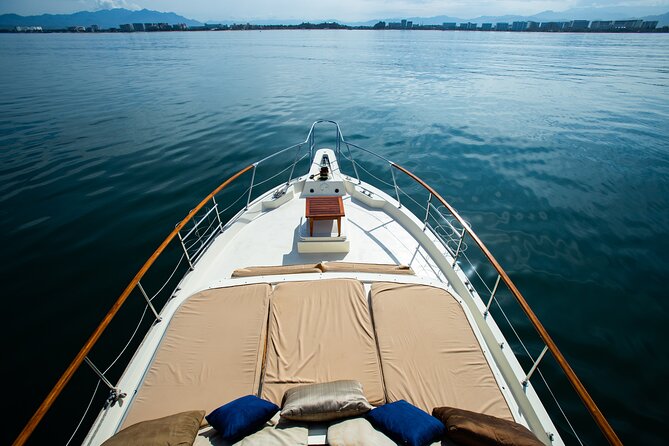 Hatteras 58-61' Luxury Yacht in Puerto Vallarta & Nuevo Nayarit - Food on board, from ceviche to margaritas