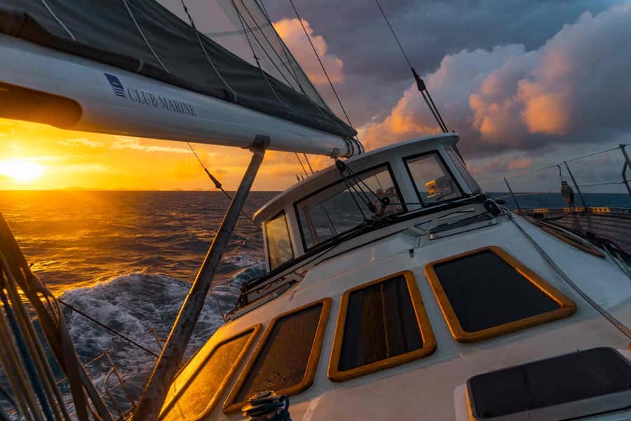 Hobart: Luxury Yacht Scenic Sailing Tour with Snacks - Key points to know before you sail