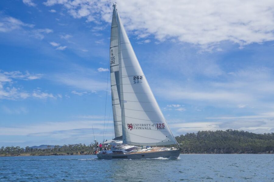 Hobart: Luxury Yacht Scenic Sailing Tour with Snacks - How the three hours usually feel