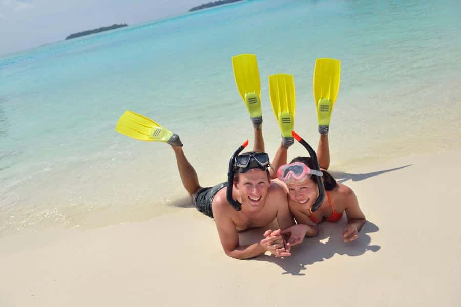 Hurghada: 3 Islands, Dolphins & Snorkel Yacht Trip w/ Lunch - Dolphin watching without a guaranteed show