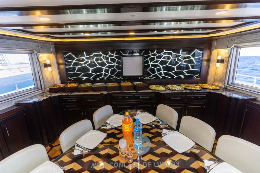 Hurghada: Luxury Private Yacht Trip with Lunch & Activities - Why a private boat changes the Hurghada day