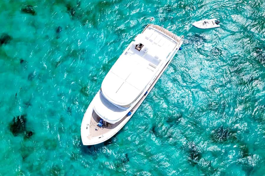 Hurghada: Luxury Private Yacht Trip with Lunch & Activities - Cruising out across the Red Sea