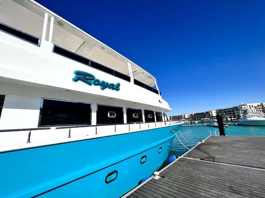 Hurghada: Luxury Private Yacht Trip with Lunch & Activities - Giftun Island and the introductory scuba session