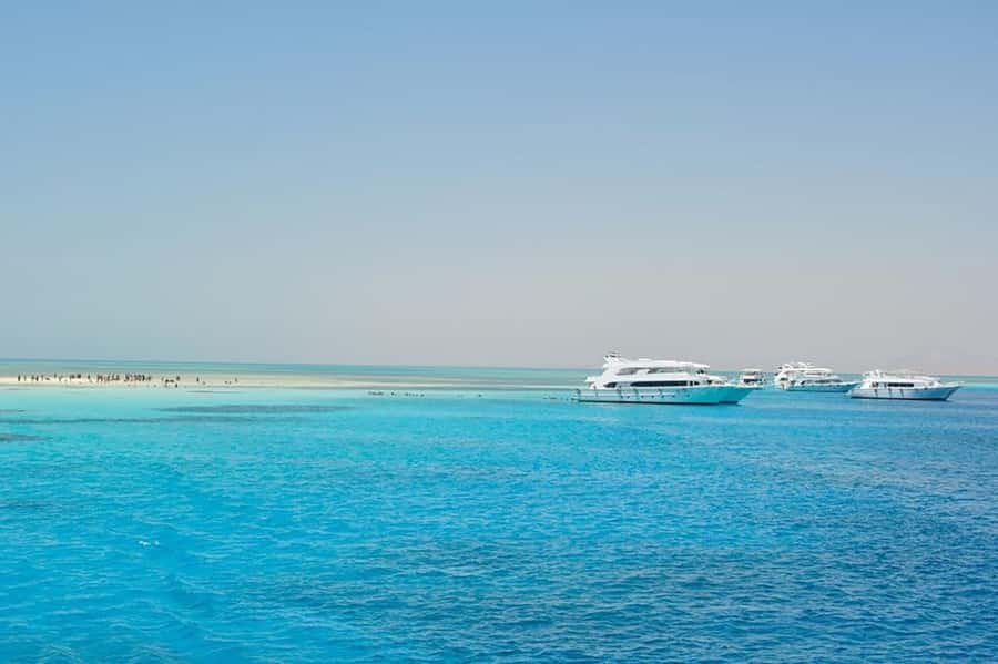 Hurghada: Luxury Private Yacht with Optional Lunch & Drinks - Lunch on the sun deck, with optional drinks