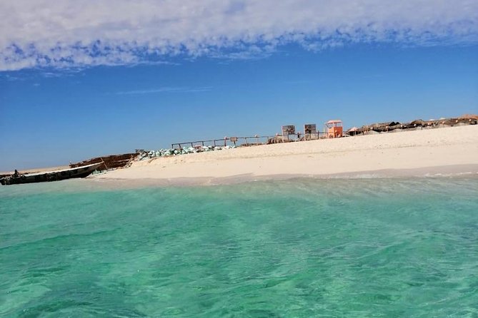 Hurghada: Magawish Island and Reefs Snorkeling Yacht Cruise - One Hour on Magawish Island