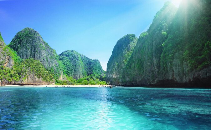 Hype Yacht : VIP Tour Phi Phi Island & Maya Bay from Phuket - Key points to know before booking