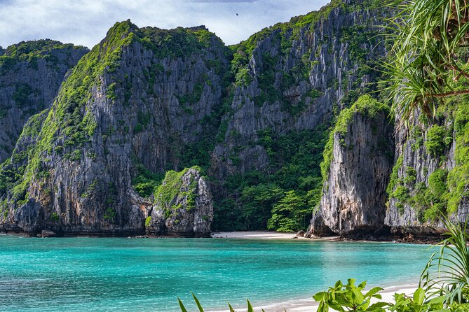 Hype Yacht : VIP Tour Phi Phi Island & Maya Bay from Phuket - Sunset sailing adds the party atmosphere