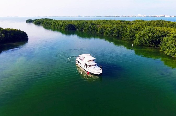 Isla Mujeres Full Day Tour on Yacht with Snorkel and Buffet - Buffet lunch served aboard the yacht