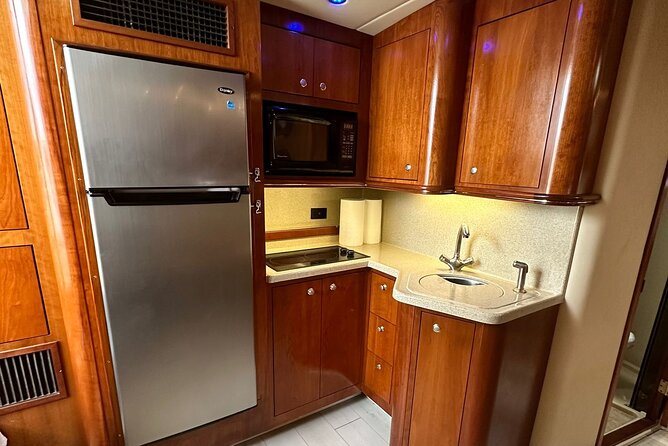 Island Fun Yacht Rental in Miami Beach - Who Will Enjoy This Most?