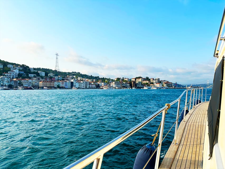 Istanbul: Bosphorus and Golden Horn Sunset Yacht Cruise - The guide and the value of the commentary