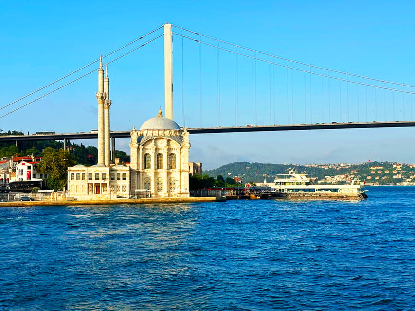 Istanbul: Bosphorus and Golden Horn Sunset Yacht Cruise - Anatolian Fortress, Beylerbeyi Palace, and Üsküdar