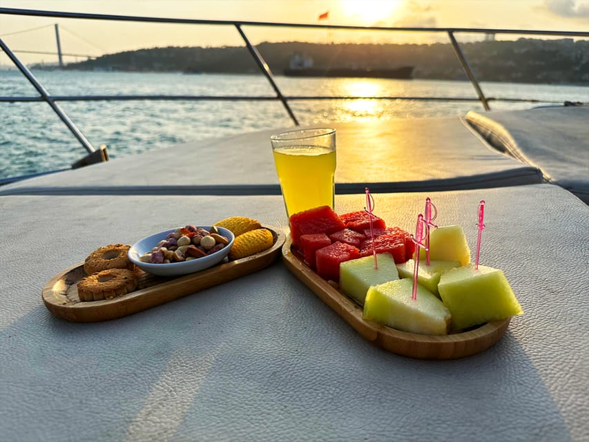 Istanbul: Bosphorus and Golden Horn Sunset Yacht Cruise - Returning past Topkapı Palace and Galata