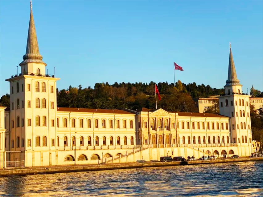 Istanbul: Bosphorus and Golden Horn Sunset Yacht Cruise - Food, drinks, and the onboard atmosphere