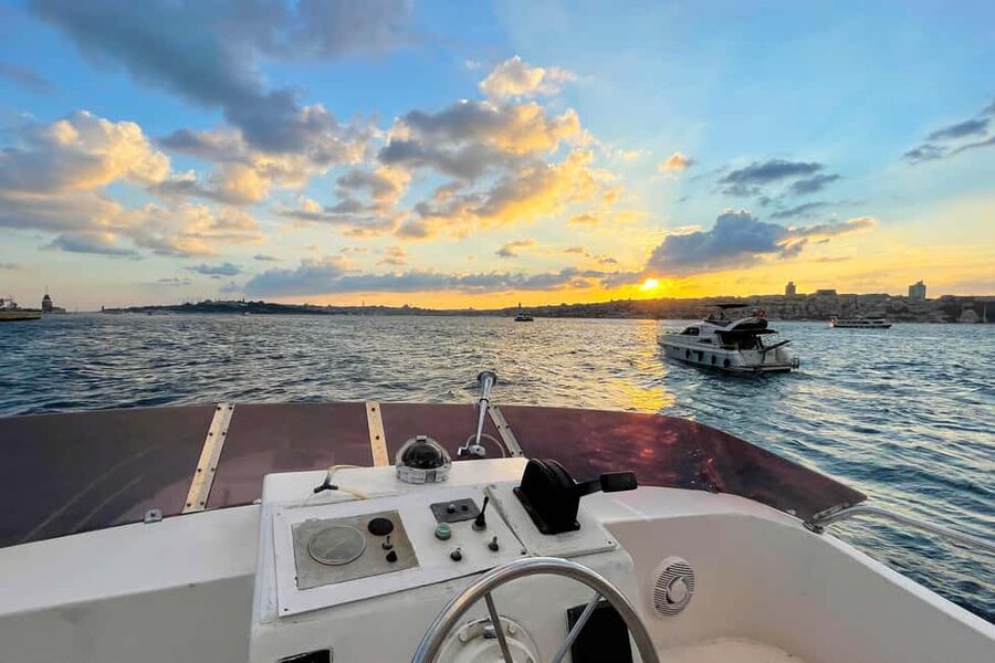 Istanbul: Bosphorus Cruise by Luxury Yacht - Maiden’s Tower from the water