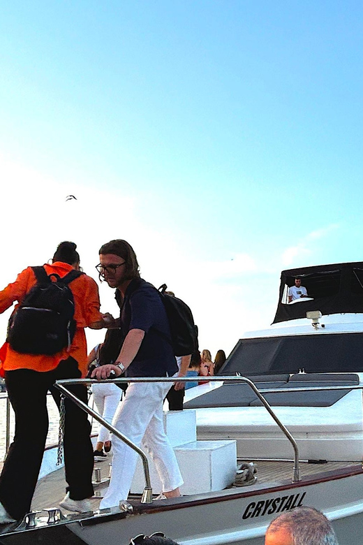 Istanbul: Bosphorus Cruise by Luxury Yacht - Rumeli Fortress and Beylerbeyi Palace