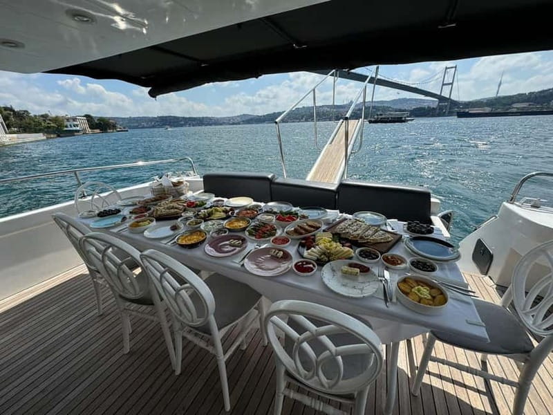 Istanbul: Bosphorus Morning or Sunset Yacht Tour with Snacks - What the guide adds to the cruise