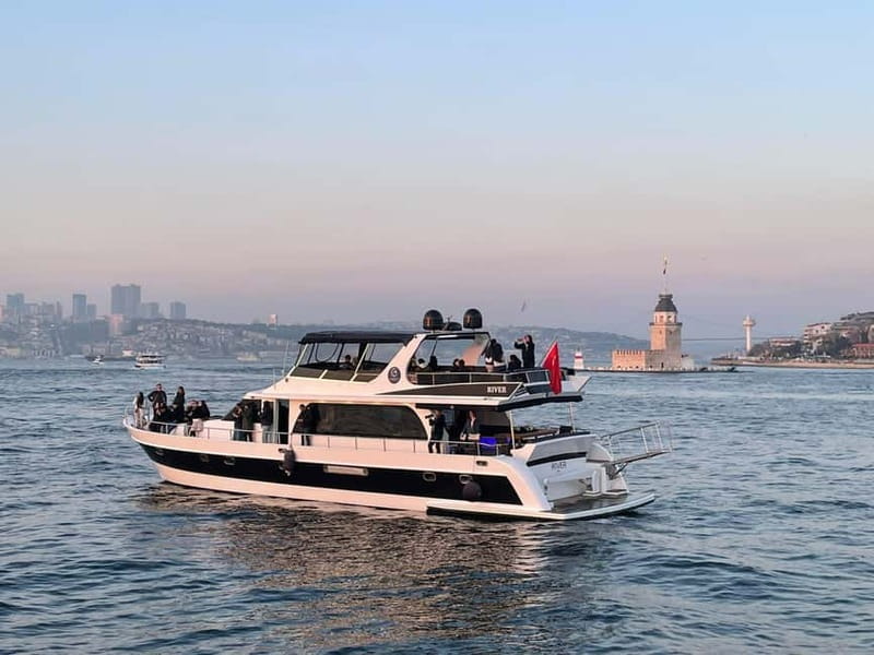 Istanbul: Bosphorus Private Guided Yacht Cruise with Snacks - Dolmabahçe, Çırağan, and Ortaköy