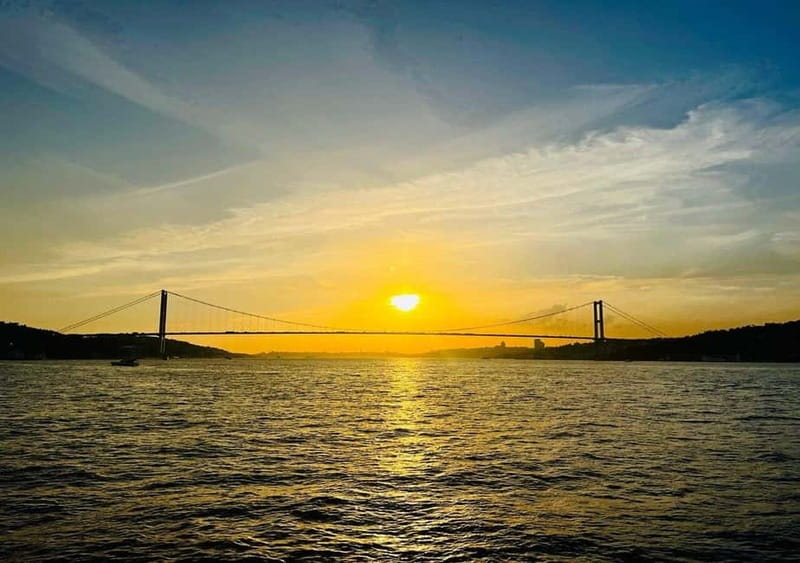 Istanbul: Bosphorus Private Guided Yacht Cruise with Snacks - Rumeli Fortress and the Fatih Sultan Mehmet Bridge