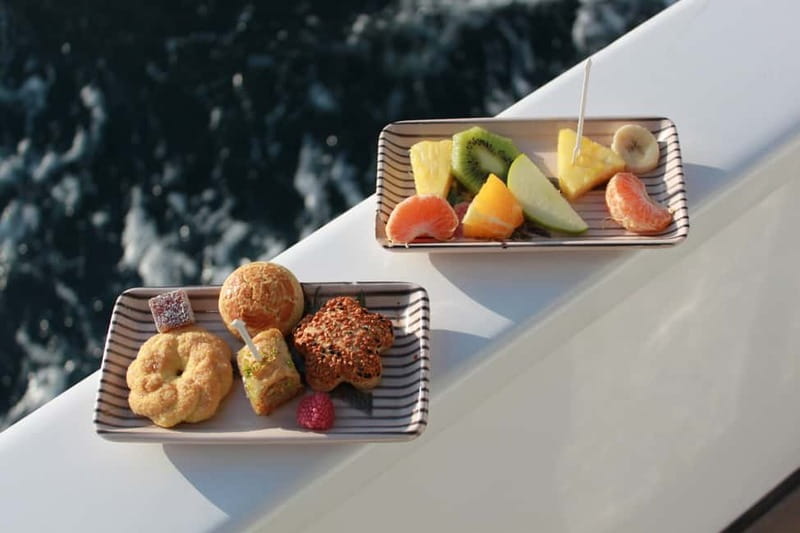Istanbul: Bosphorus Private Guided Yacht Cruise with Snacks - Beylerbeyi Palace and the Asian shore