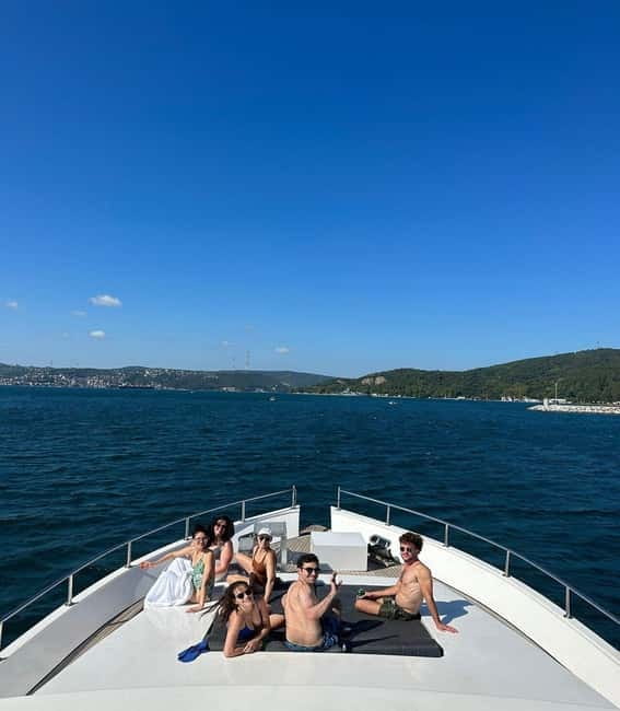 Istanbul: Bosphorus Private Guided Yacht Cruise with Snacks - The Maiden’s Tower and the return toward the center