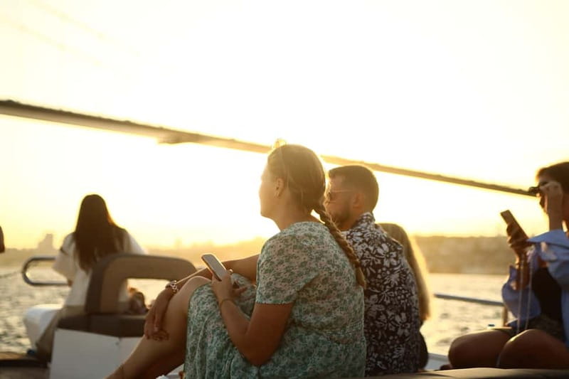 Istanbul: Bosphorus Private Guided Yacht Cruise with Snacks - What you eat and drink on board