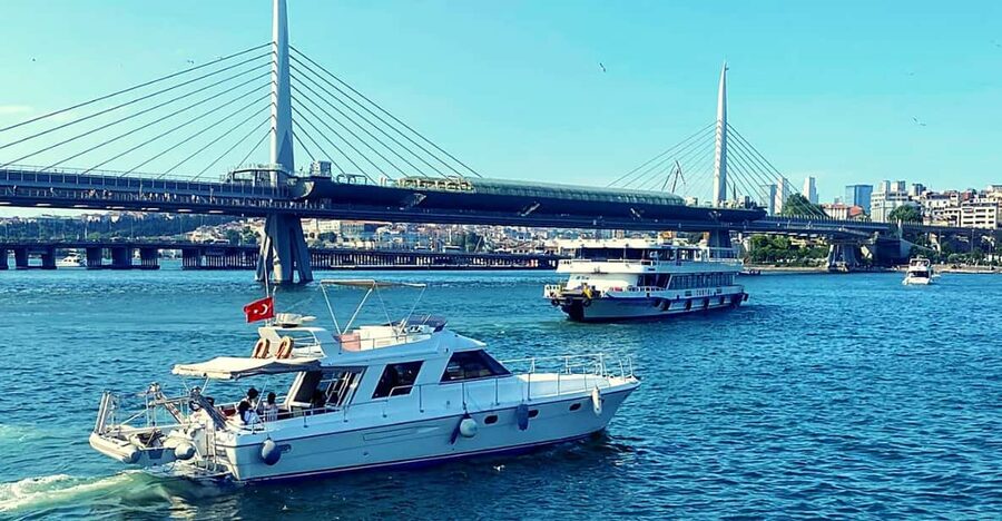 İstanbul: Bosphorus Private Yacht Cruise with Tea and Coffee - Why the Bosphorus is the right place for a private cruise