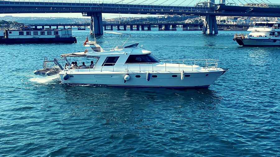 İstanbul: Bosphorus Private Yacht Cruise with Tea and Coffee - Is $272 good value for your group?