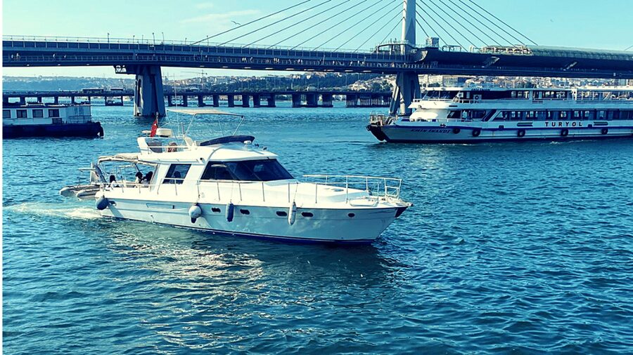 İstanbul: Bosphorus Private Yacht Cruise with Tea and Coffee - Service, communication, and possible weak spots