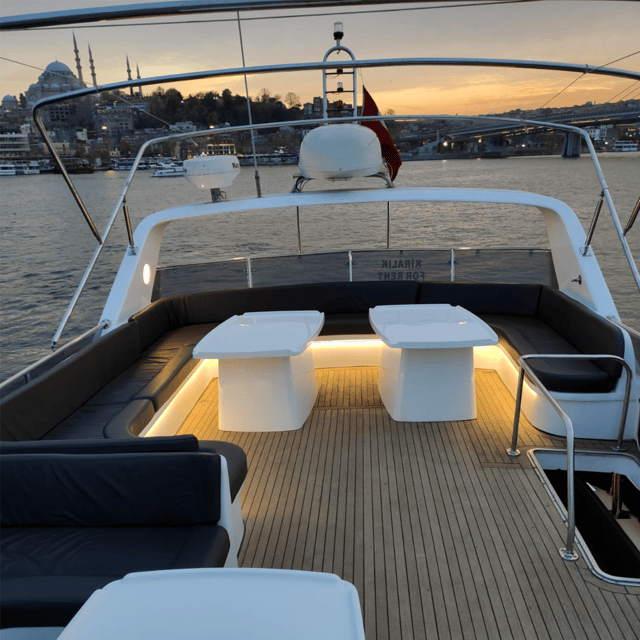 Istanbul: Bosphorus River Sunset Yacht Tour with Commentary - Why the Bosphorus is the right place for a sunset cruise