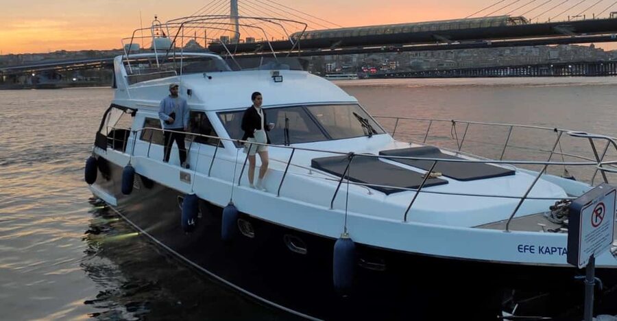 Istanbul: Bosphorus River Sunset Yacht Tour with Commentary - Rumeli Fortress and the northern stretch