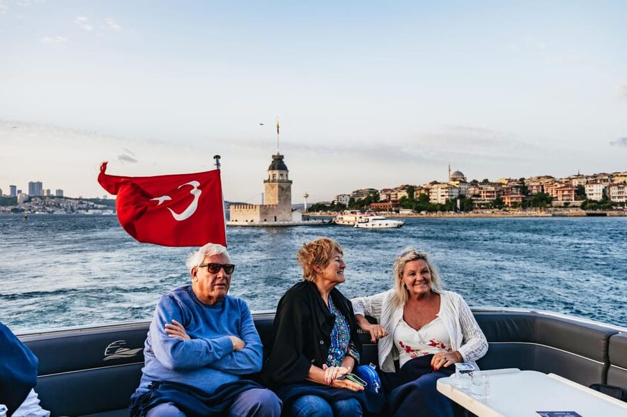 Istanbul: Bosphorus Sunset Cruise on a Luxury Yacht - Sunset, music, and the mood onboard